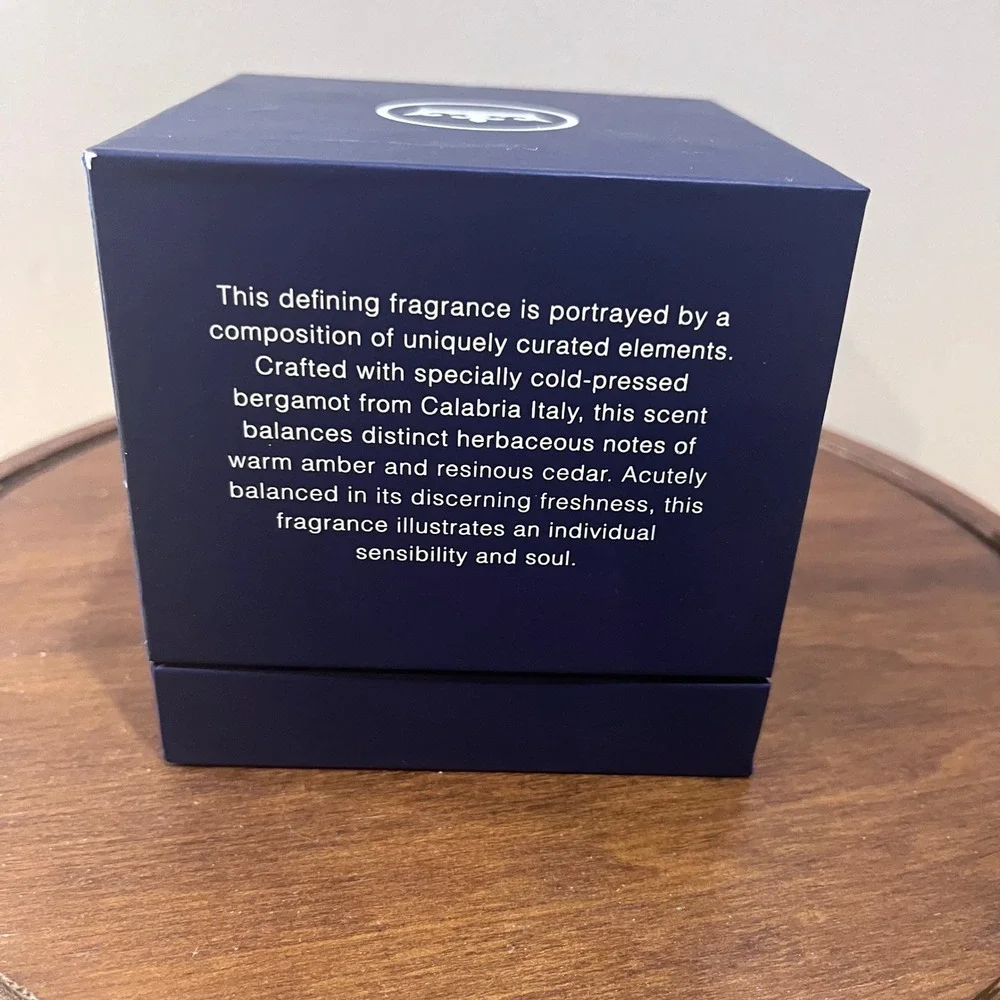Peter Millar Crown‎ Sport Scented Candle 8oz Bergamot Amber Cedar Navy Blue NIB